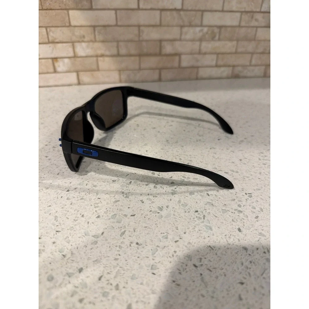 Oakley oo9102 holbrook